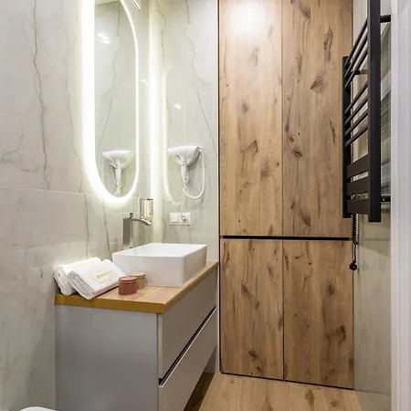 Avangard Shpytalna 28 アパート