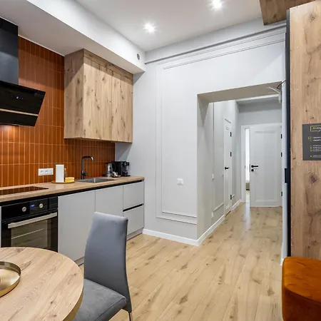 Avangard Shpytalna 28 アパート *