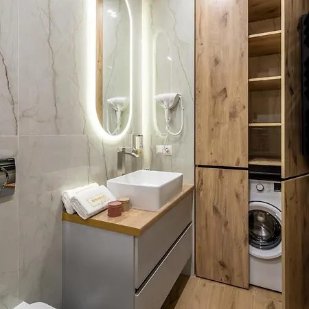 Avangard Shpytalna 28 アパート *