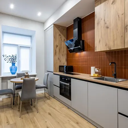 Апартаменты Avangard Shpytalna 28 *