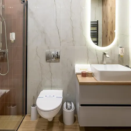 アパート Avangard Shpytalna 28